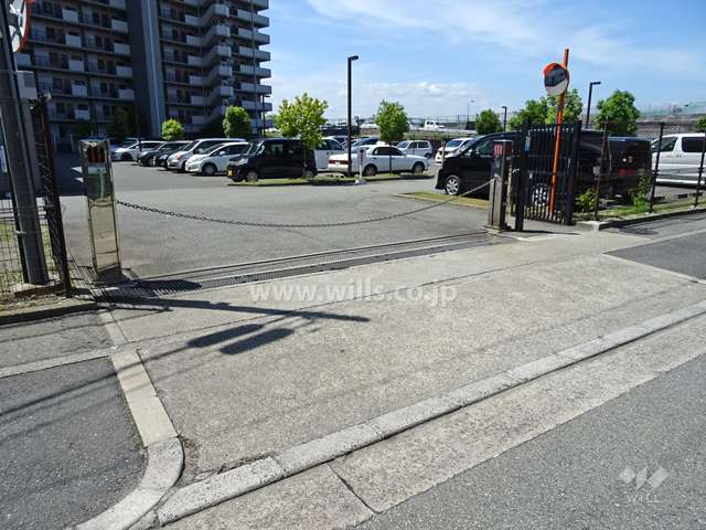 駐車場出入り口（ロボットゲート付き）