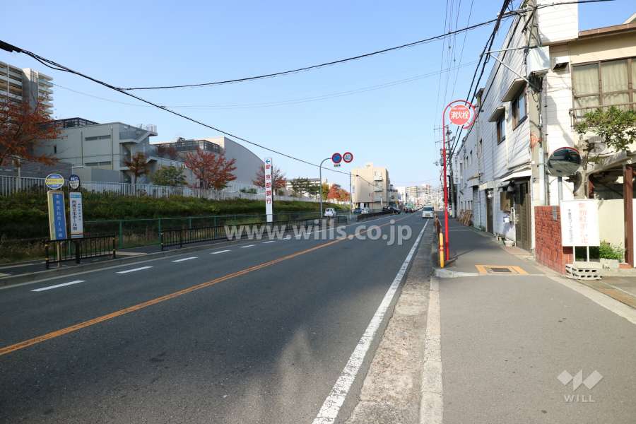 敷地の南西側前面道路