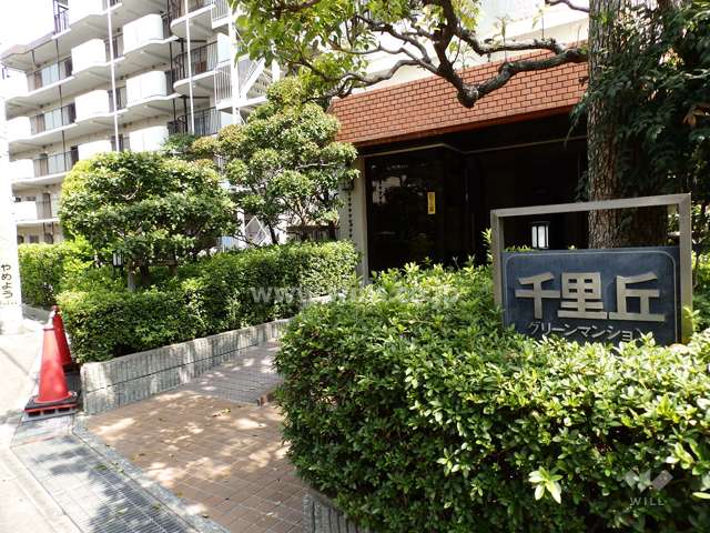 現地エントランス前