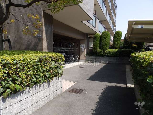 駐輪場までのアプローチ