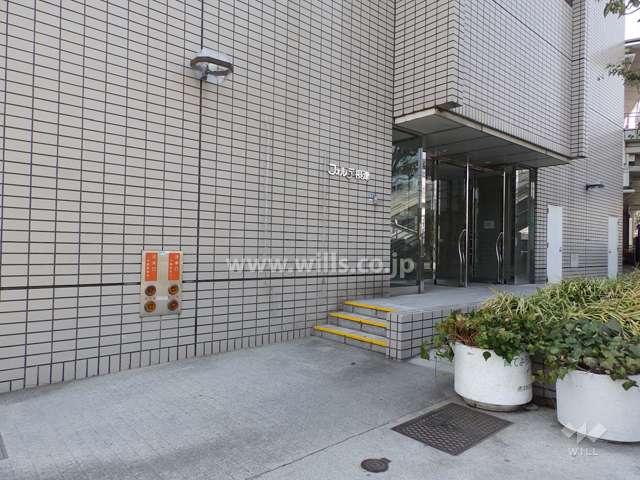 1階エントランスアプローチ