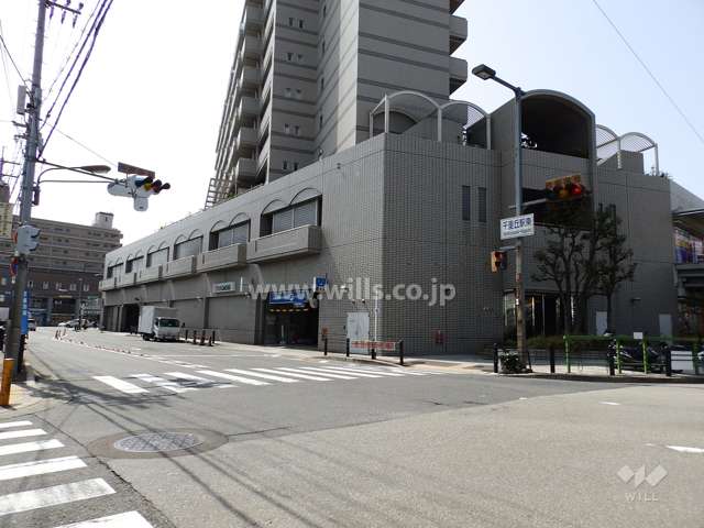 敷地の東側前面道路