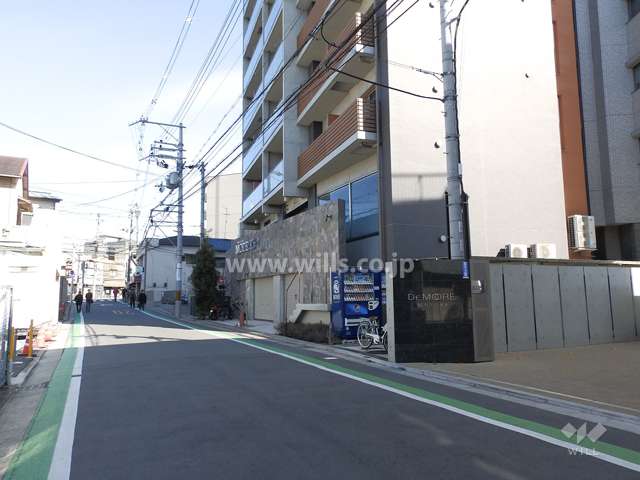 敷地西側の前面道路