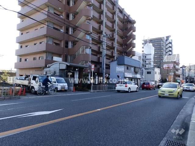 敷地北西側の前面道路（府道14号大阪高槻京都線です。）
