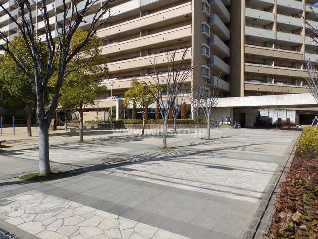 エントランス前の広場