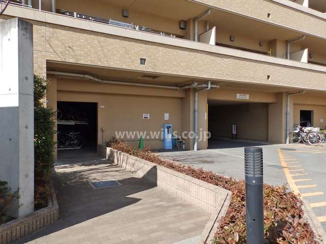 駐輪場へのアプローチ