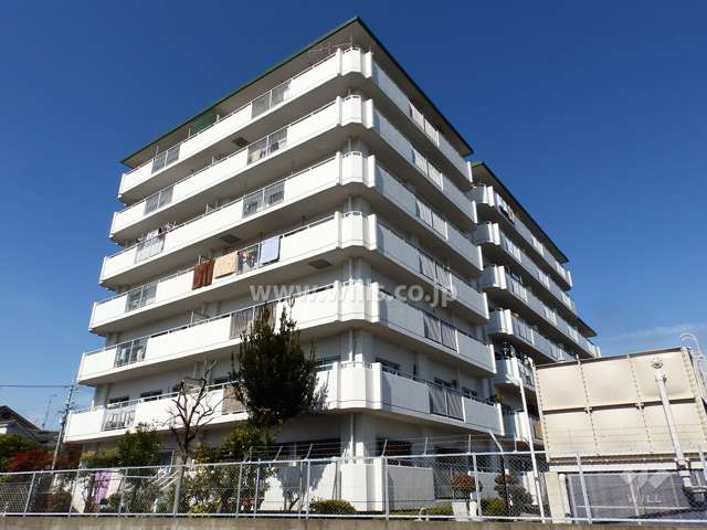 シャルマンコーポ千里丘の外観（南東側から）