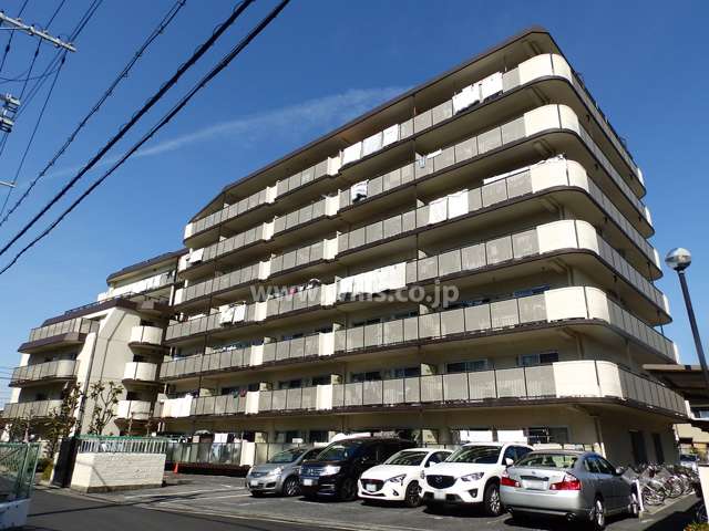 ユニハイム千里丘Ⅱ1号棟の外観（南東側から）