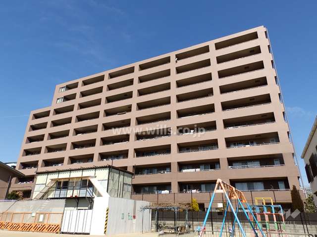 ロイヤルアーク千里丘の外観（南側から）