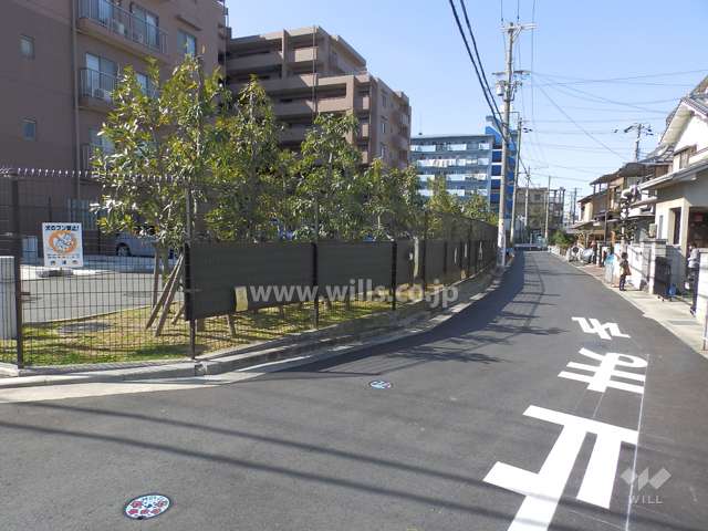 敷地北側の前面道路