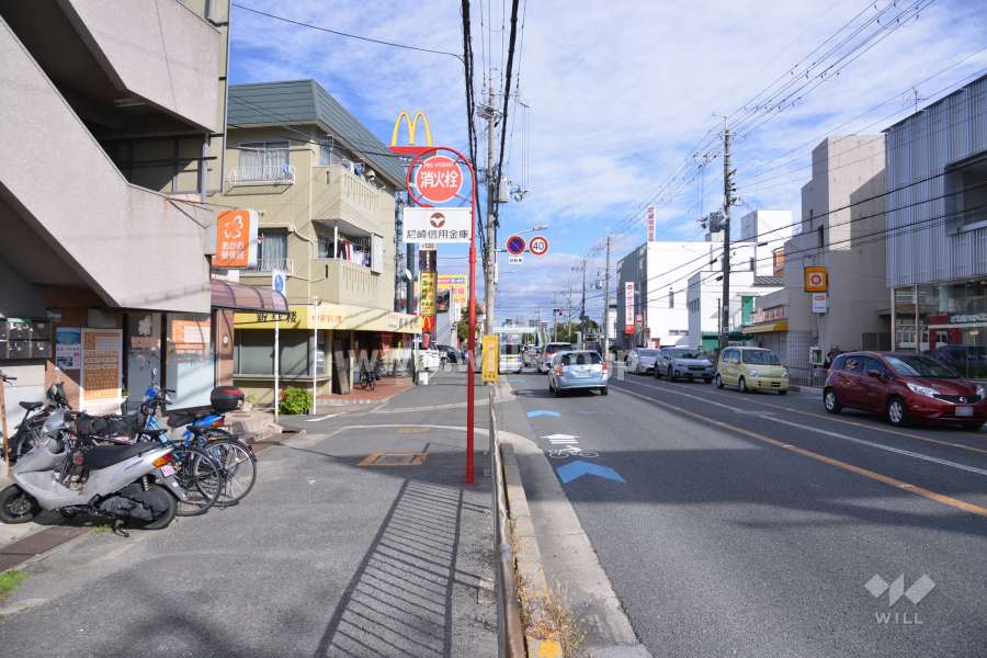 敷地の南東側前面道路