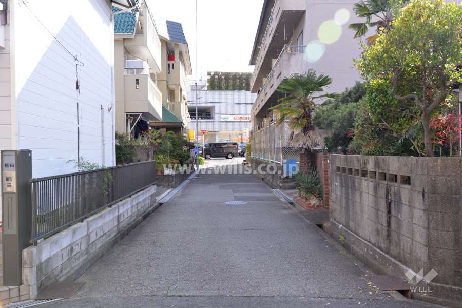 敷地の西側前面道路