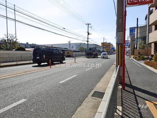 敷地南東側の前面道路（府道14号大阪高槻京都線）