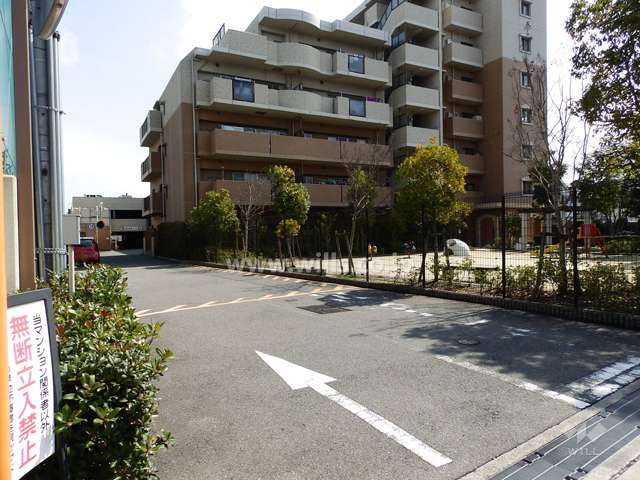 敷地内駐車場入口