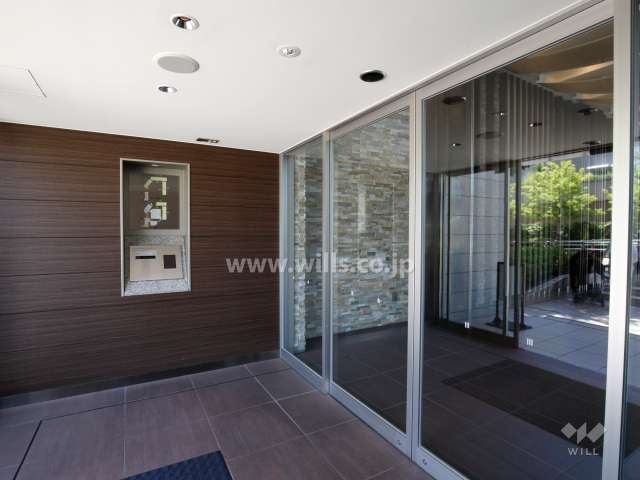 エントランスはオートロック付きです。