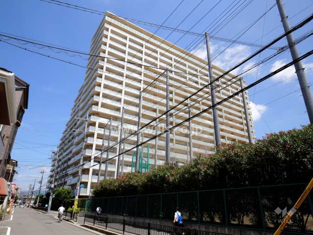 パークシティ南千里丘レジデンスCの外観（南側から）