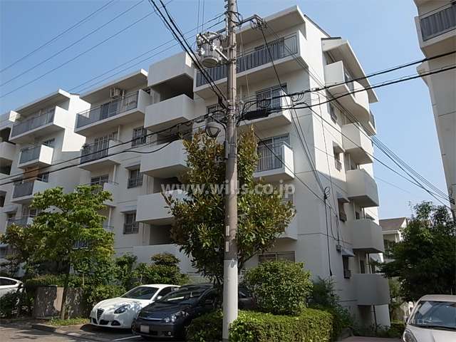 公団千里緑丘団地３０号棟の外観（北東側から）