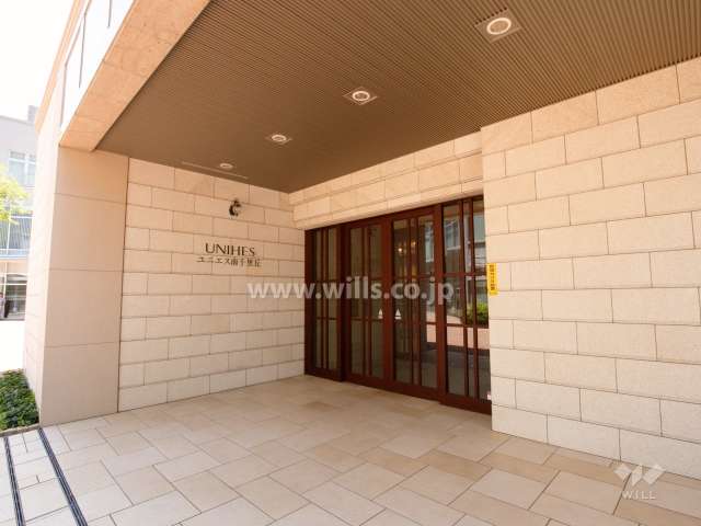 エントランスはオートロック付きです。