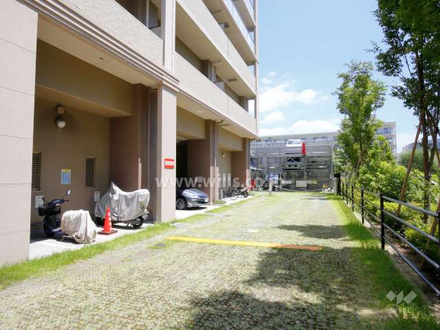 敷地内駐車場、バイク置場