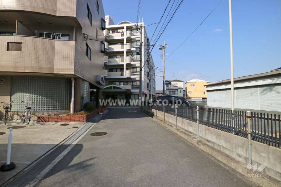 敷地の南側前面道路