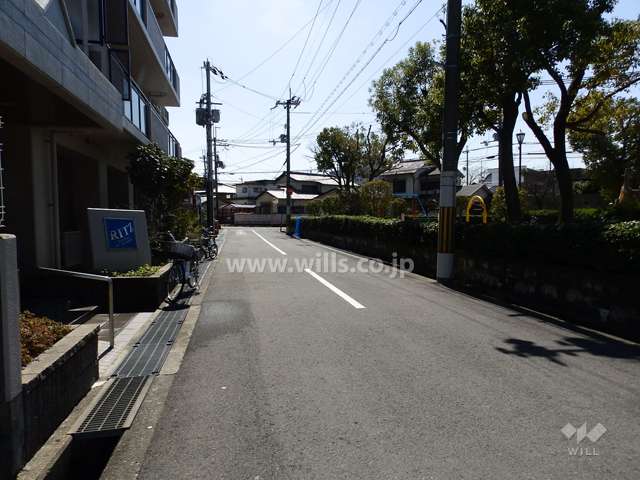 敷地西側前面道路(北側から)