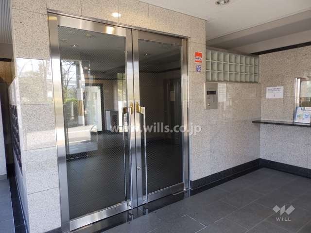 エントランスはオートロック付きです。