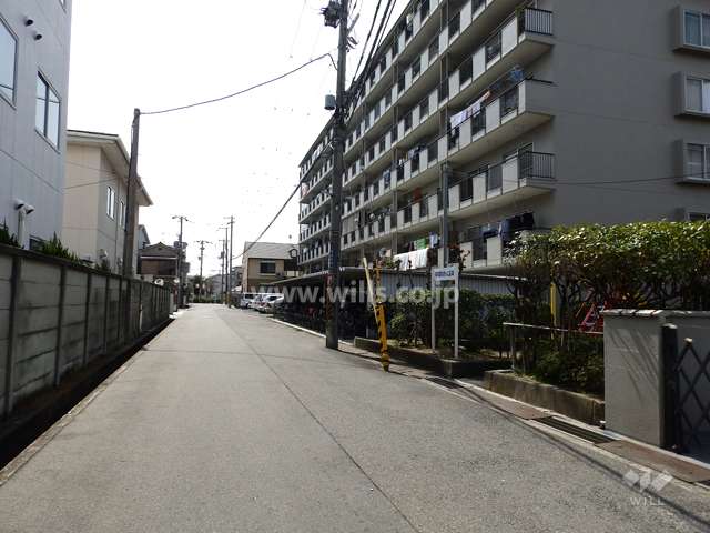 敷地の東側前面道路