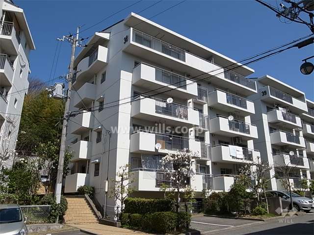 公団千里緑丘団地38号棟の外観（南西側から）