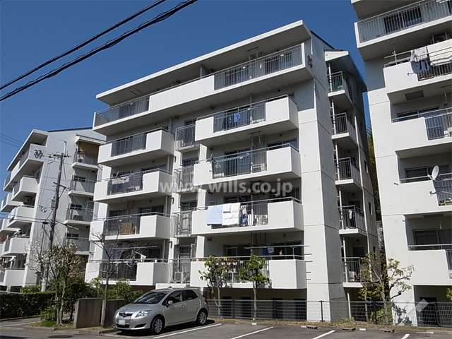 公団千里緑丘団地38号棟の外観（南東側から）