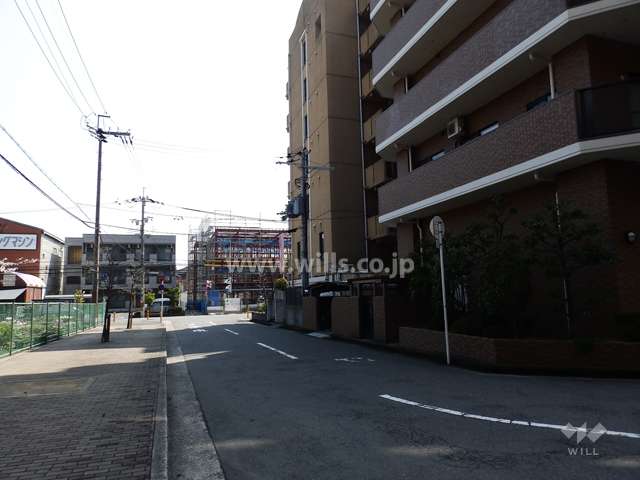 敷地北側の前面道路