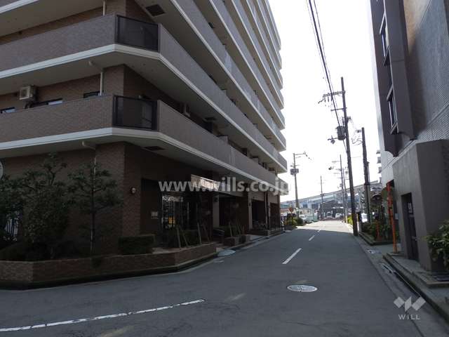 敷地南側の前面道路