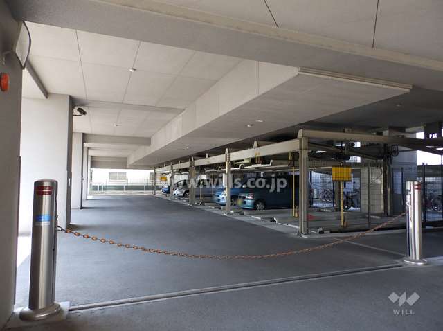 敷地内駐車場入口※入口にロボットゲートが付いています。