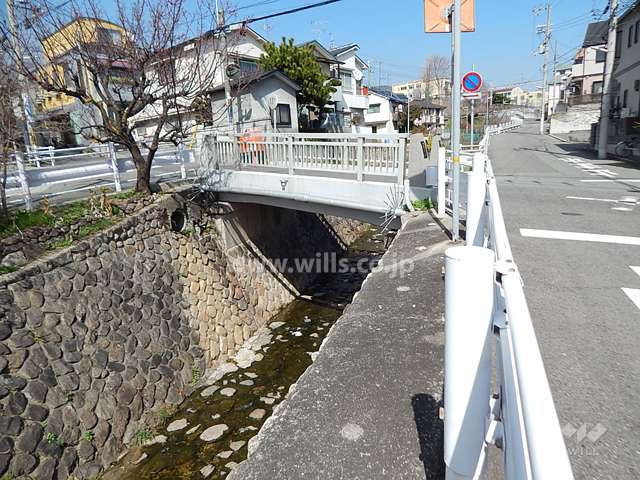 近くを流れる石屋川水系の新田川