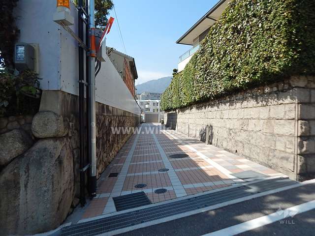 エントランスアプローチ（敷地入口）