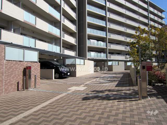 1階の住戸には一部専用の駐車場が付いています。