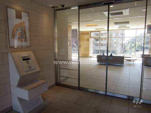 エントランスはオートロック付きです。