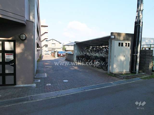 駐車場出入り口