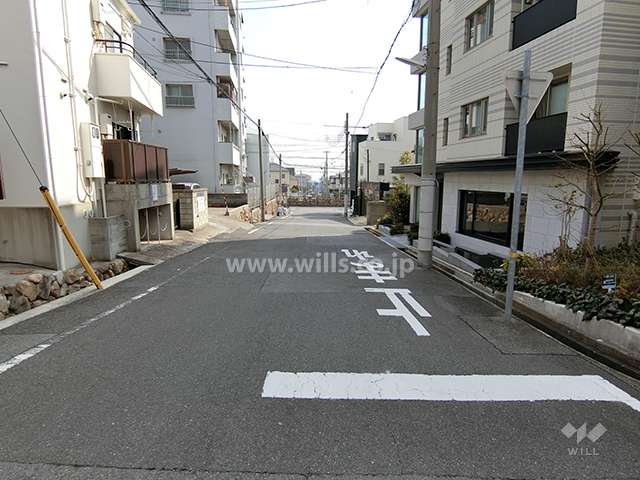 敷地東側の前面道路