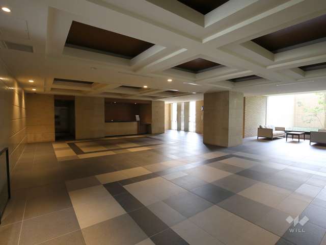 広々としたエントランスホール