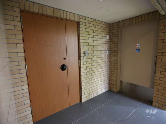 集会室（コミュニティラウンジ）とトイレ