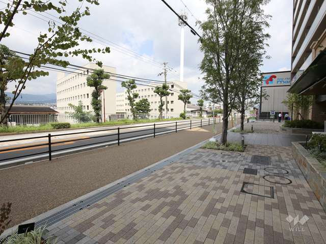 エントランス前のオープンスペース