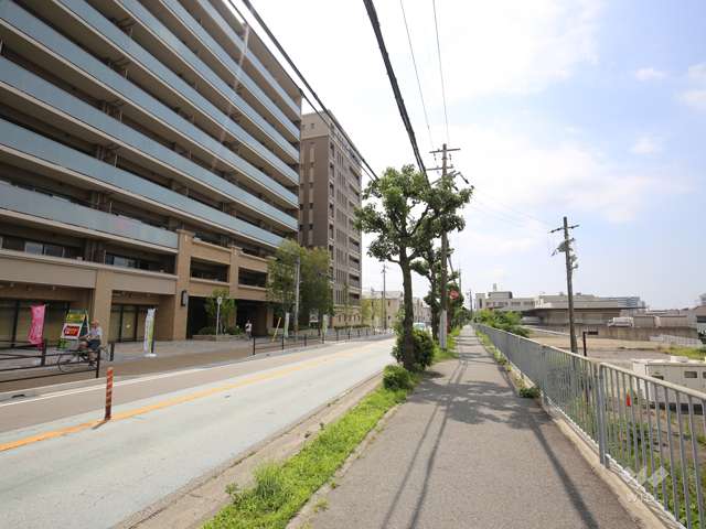 敷地の南西側は県道114号西宮宝塚線に面しています。