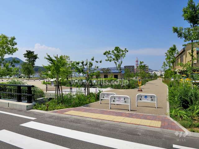 敷地北側のキセラ川西せせらぎ公園