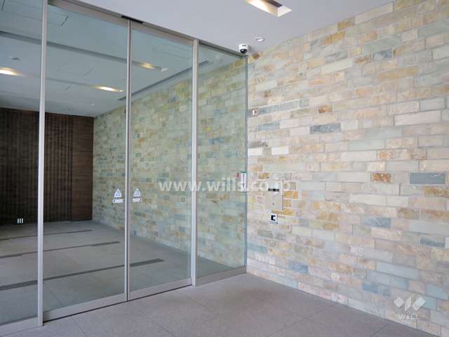 エントランスはオートロック付きです。