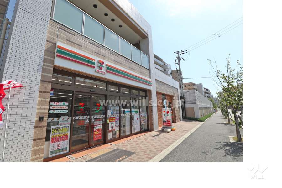 マンション1階部分にはコンビニがあります。