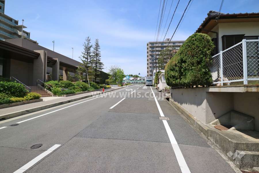 敷地東側前面道路(南側から)