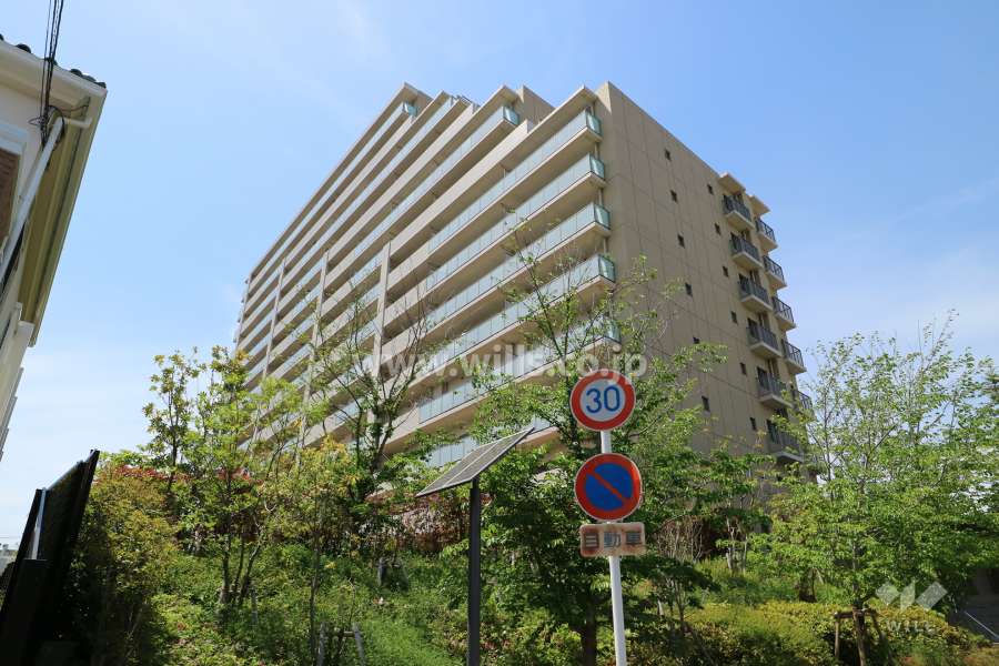 シンフォニア新千里南町ガーデンズB棟の外観(南東側から)