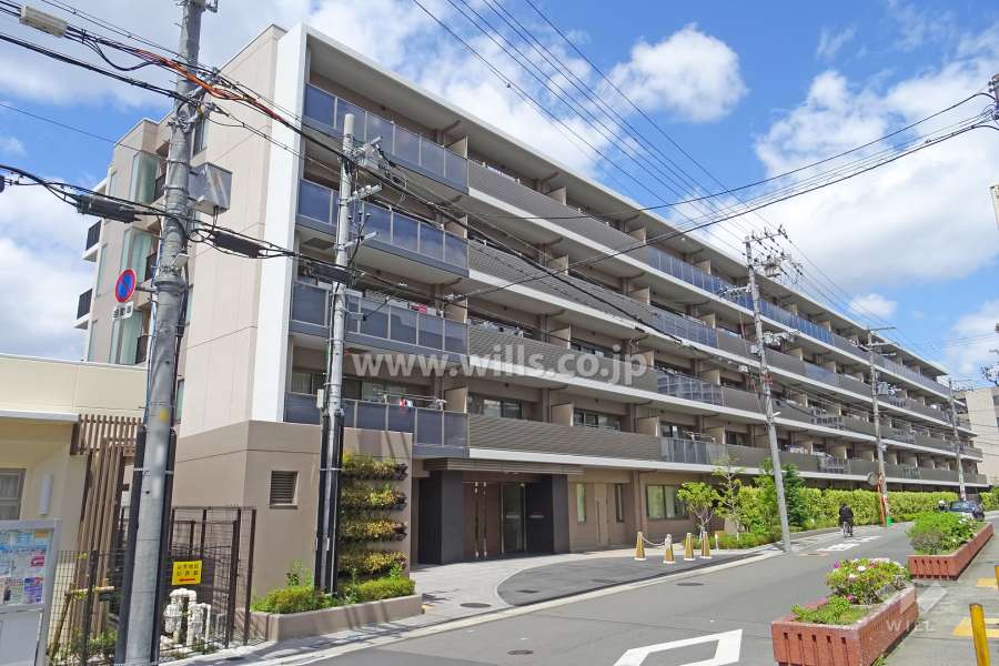 ウエリス吹田山手町ウエストの外観(南西側から)