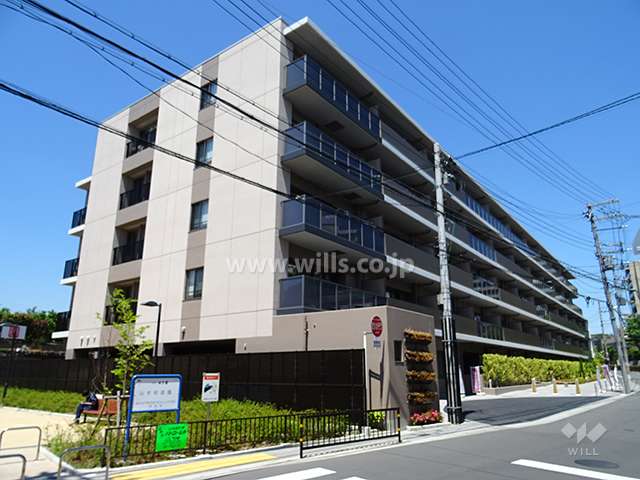 ウエリス吹田山手町イーストの外観（南西側から）