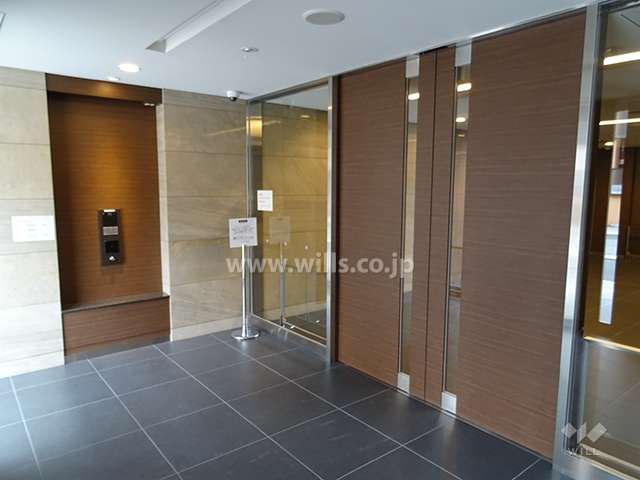 エントランスにはオートロック付です。